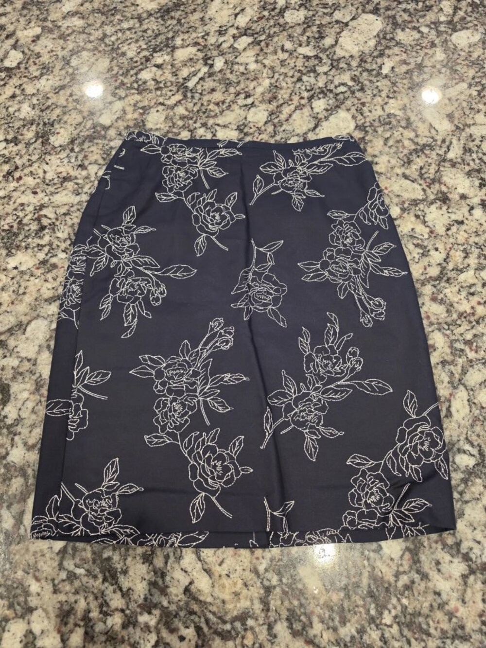 ANN TAYLOR Black Floral Pencil Skirt Women's Size 2P White Stitching NWT Petite